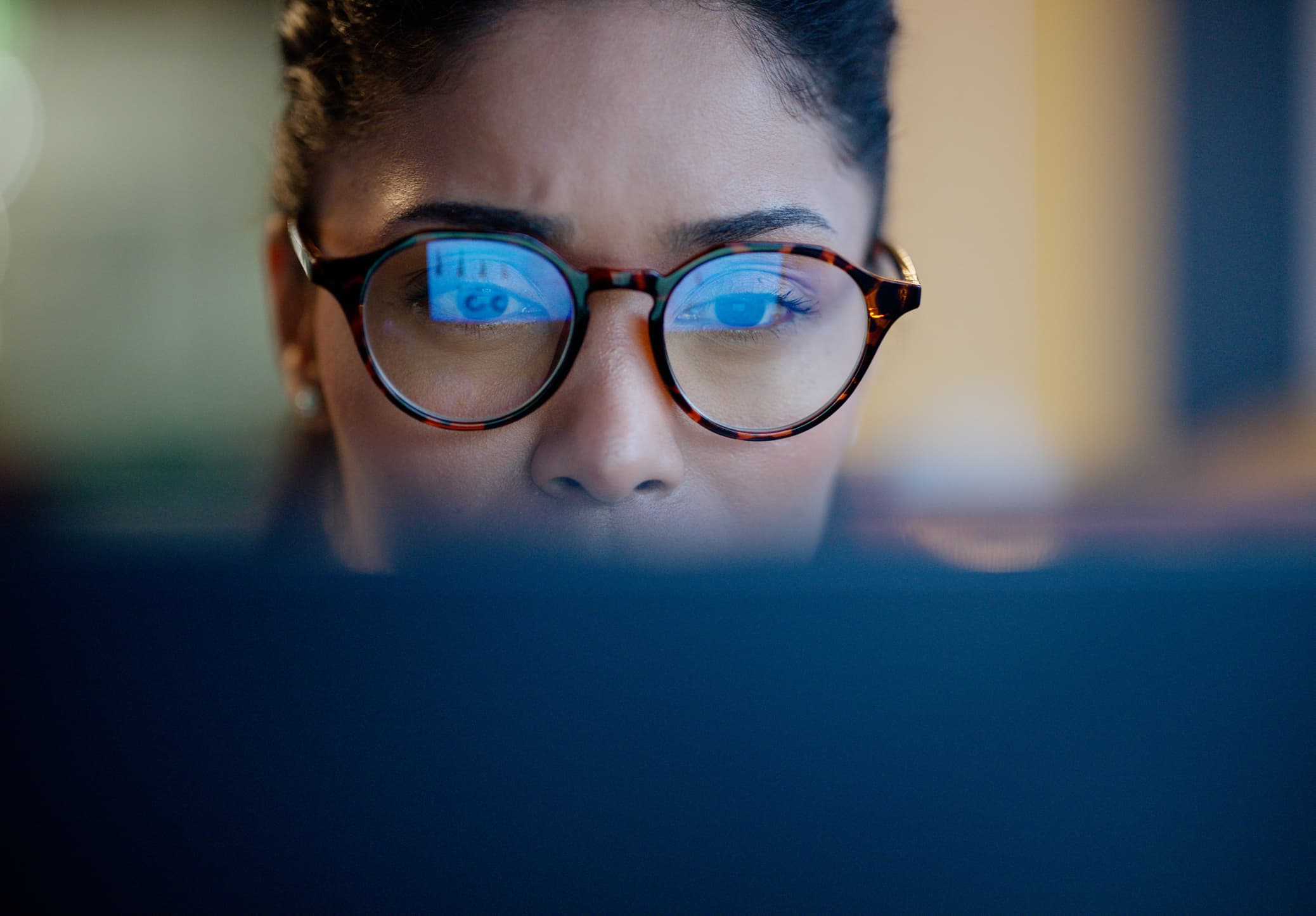 Blaulichtfilter schützt die Augen? Was Studien wirklich zeigen